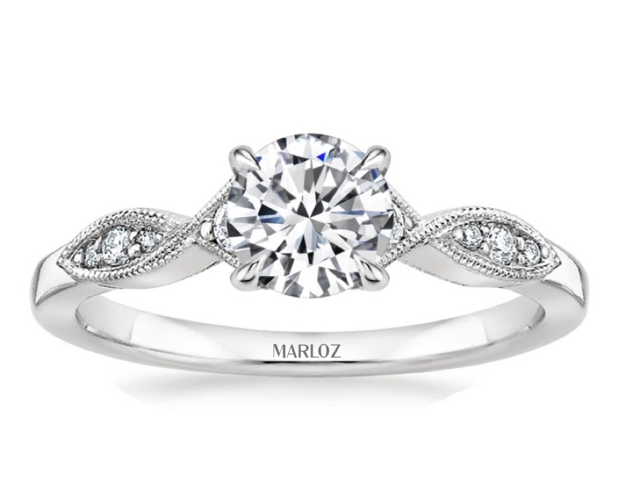 Anillo de compromiso Almendra con diamante